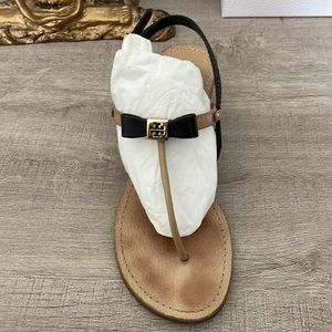 Tory Burch bow wedge size 7